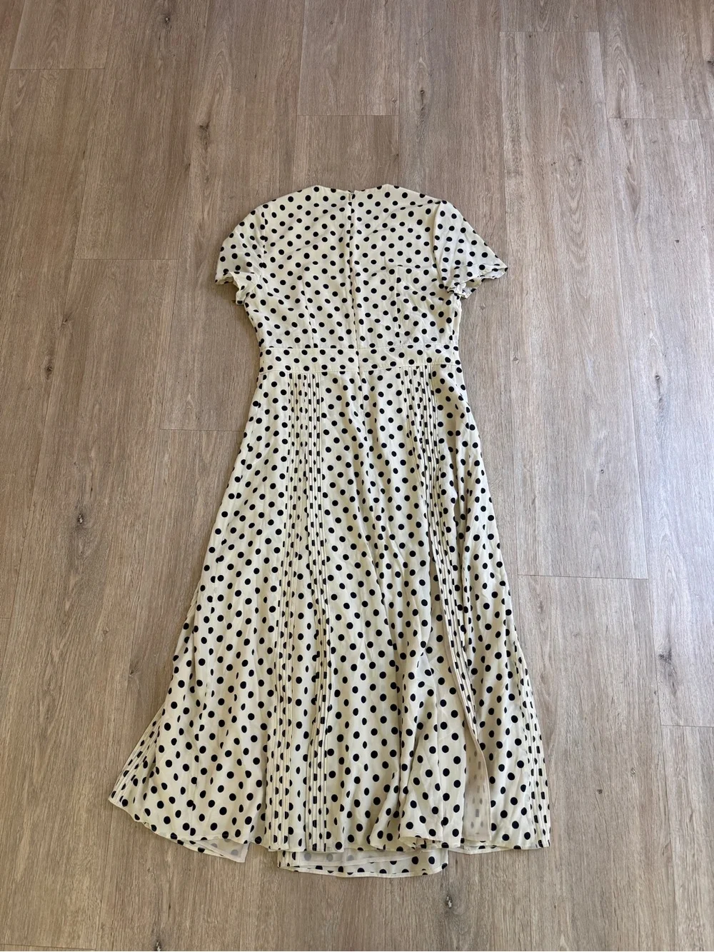Burberry Vintage Cream Silk Maxi Dress with Black Polka Dots 8 - Picture 9 of 9